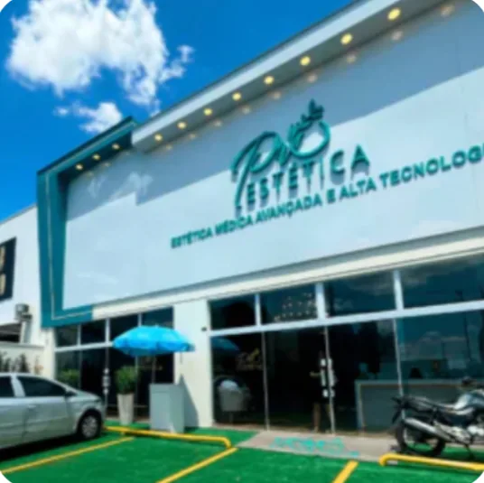 Fachada da unidade com letreiro Pró Estética